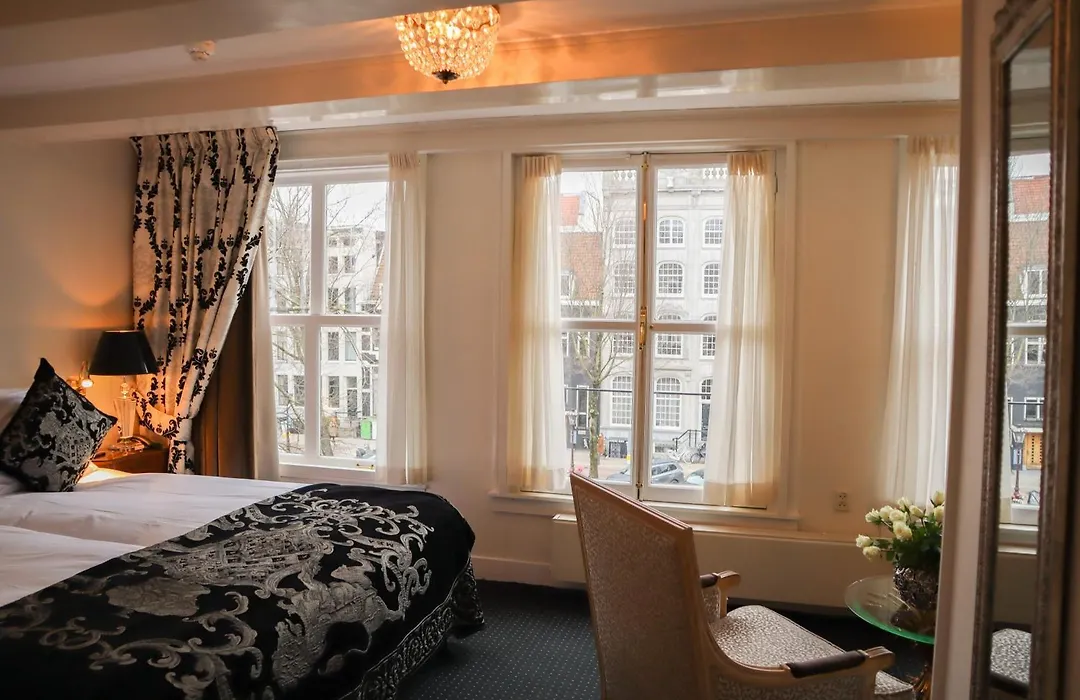 Ambassade Hotel-1